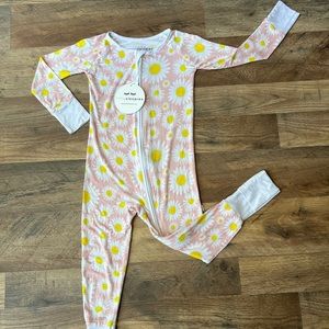 Little sleepies Daisies zippy (18-24M)